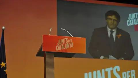 El expresident Carles Puigdemont participa en un mitin desde Bruselas El expresident Carles Puigdemont participa en un mitin desde Bruselas