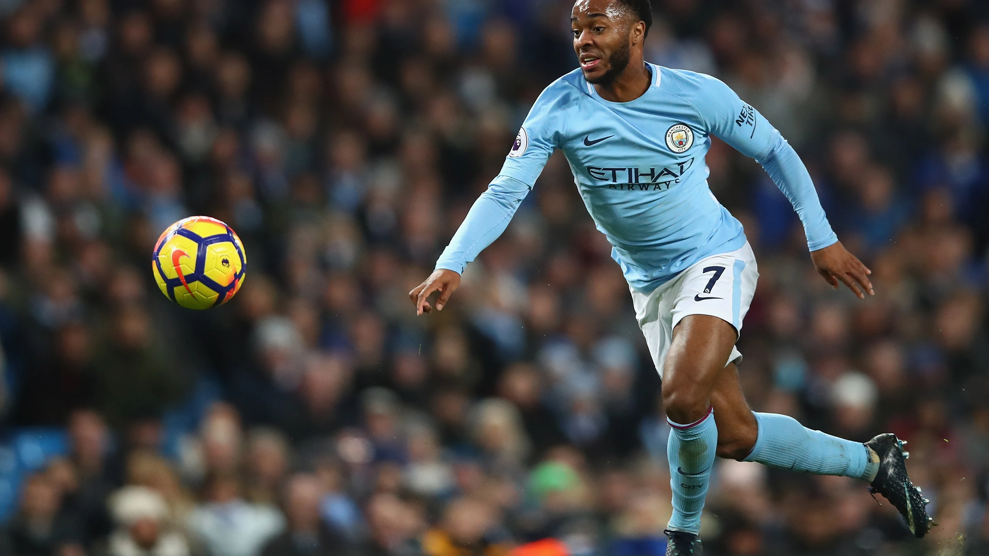 Sterling durante un partido con el City