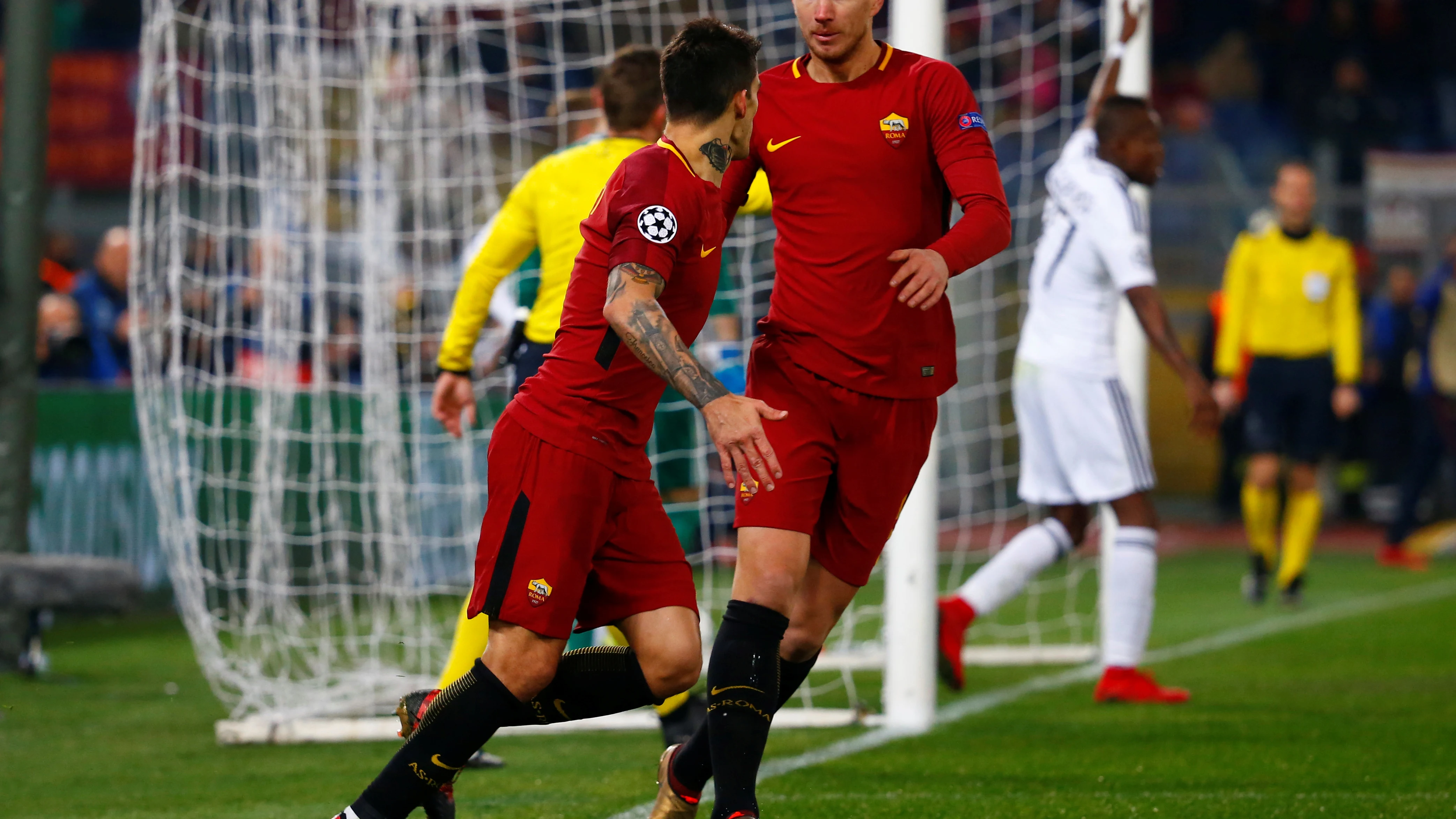 Perotti celebra su gol ante el Qarabag