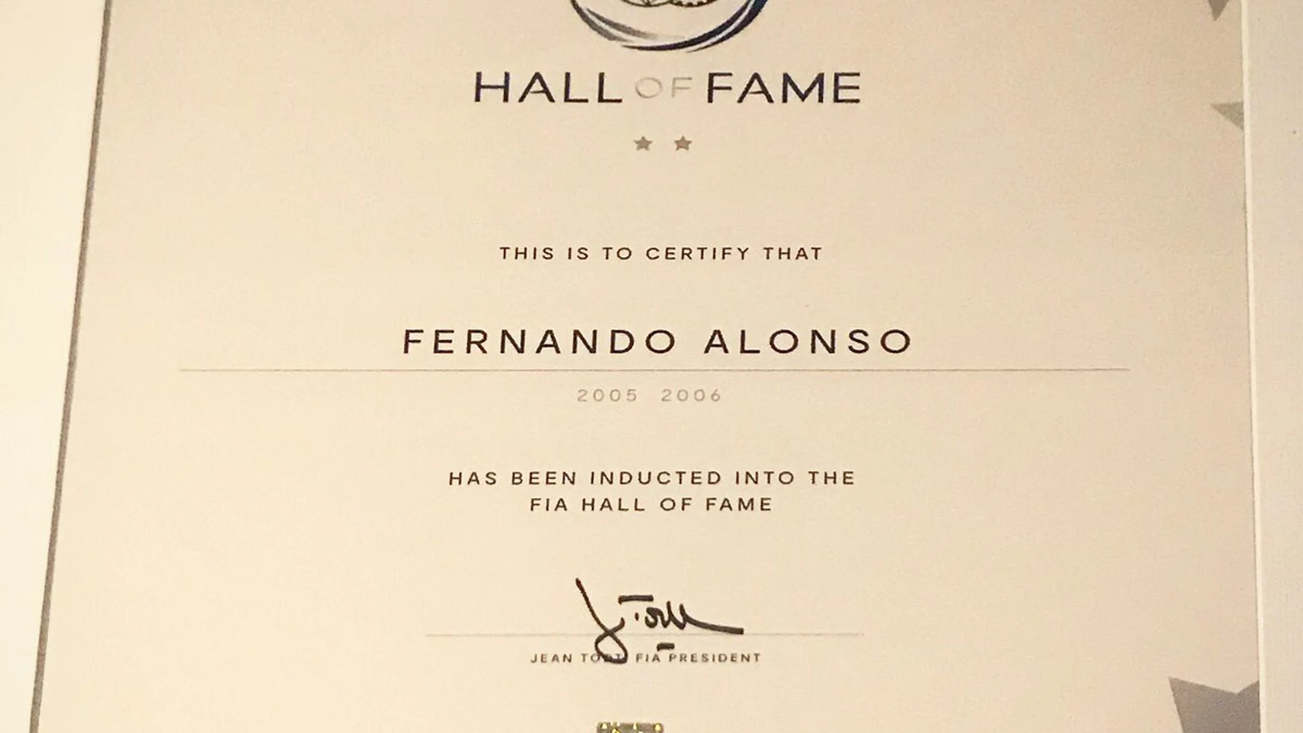 El escrito que certifica la entrada de Alonso en el Hall of Fame de la FIA