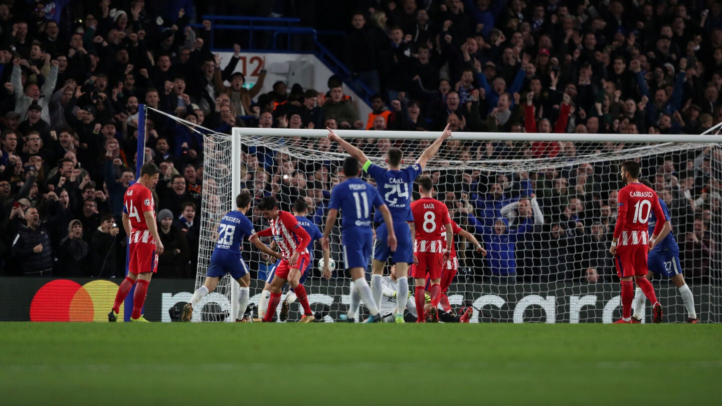 Savic anota en propia puerta el 1-1 en Stamford Bridge