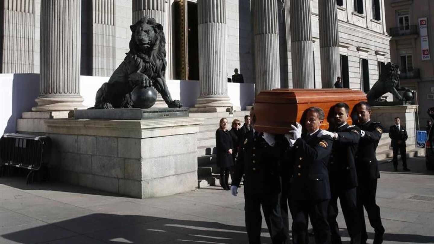 Llegada del f&eacute;retro con los restos mortales del expresidente del Congreso Manuel Mar&iacute;n
