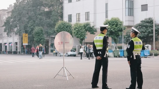 Varios agentes de policía en Japón Varios agentes de policía en Japón