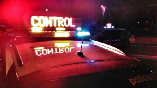 Vehículo de los Mossos en un control Vehículo de los Mossos en un control