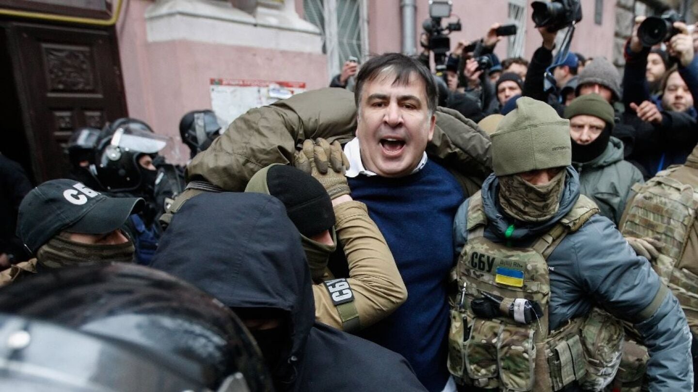 Agentes de seguridad ucranianos arrestan al expresidente georgiano Mija&iacute;l Saakashvili,