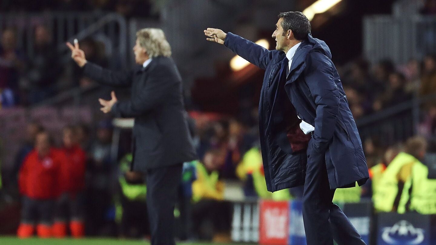 Ernesto Valverde, en la banda del Camp Nou