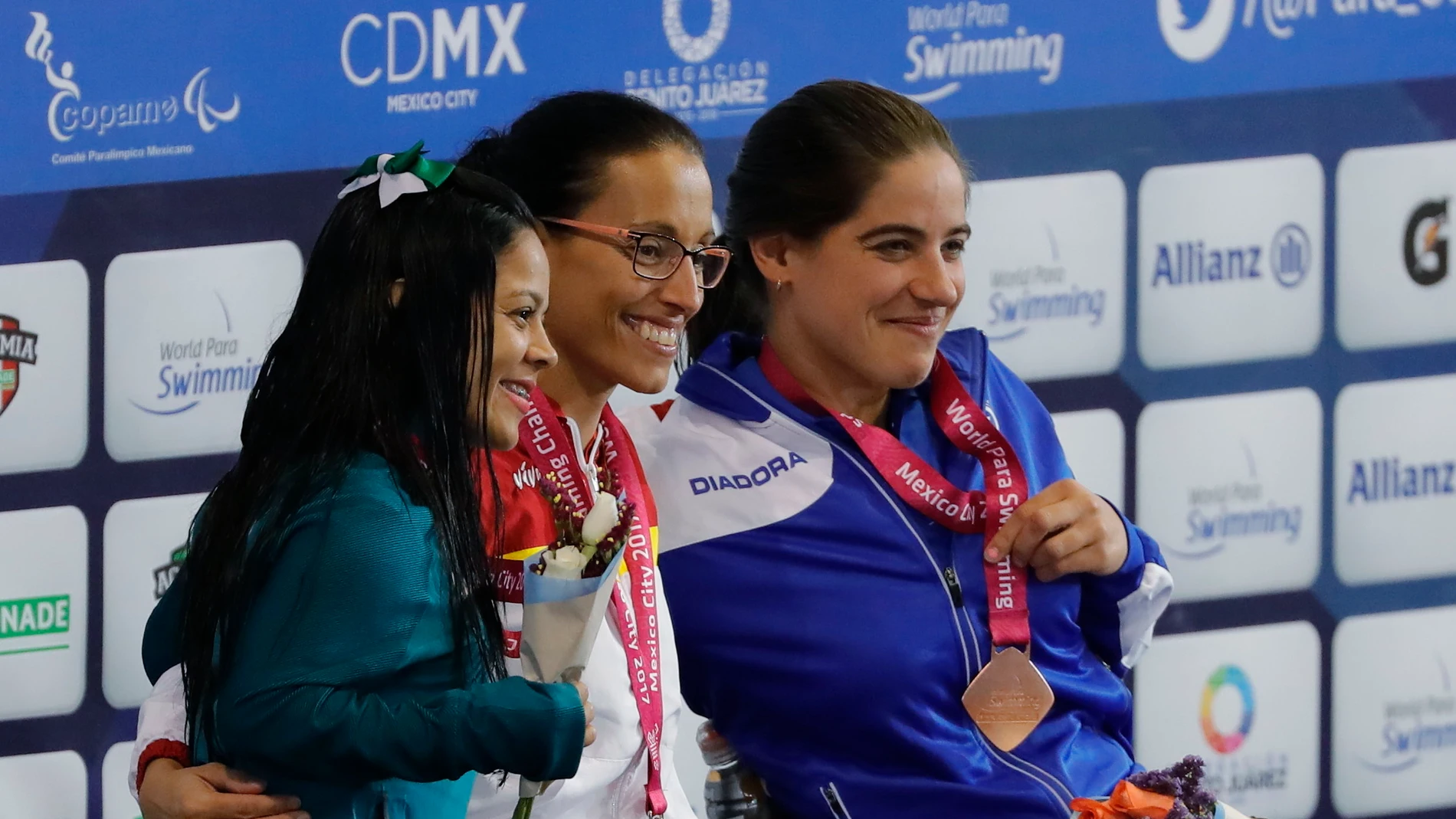 Teresa Perales, en el podio al ganar un oro en el Mundial paralímpico