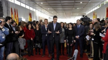 Pedro Sánchez hablando ante los medios en el Congreso