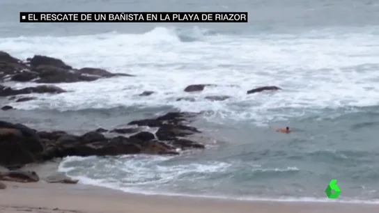 Rescate de un hombre de 89 años en la playa de Riazor Rescate de un hombre de 89 años en la playa de Riazor