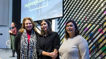 Sara Harmon, GM España de LinkedIN; María Blasco, directora del CNIO; Diana Morato, GM España de Deliveroo