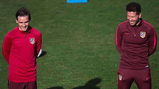 Griezmann y Simeone, durante un entrenamiento del Atleti Griezmann y Simeone, durante un entrenamiento del Atleti