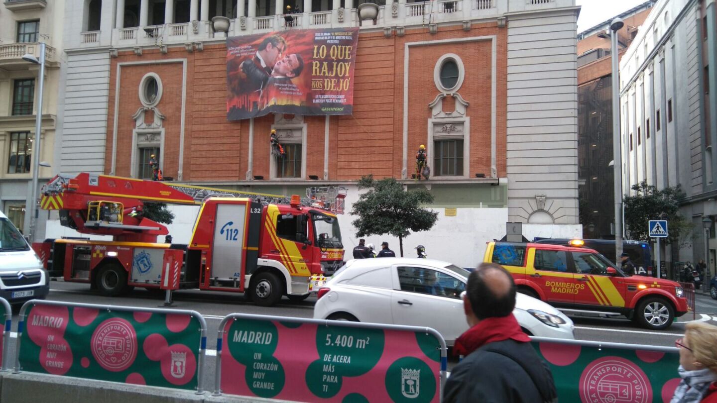 La pancarta de Greenpeace colgada en el Palacio de la M&uacute;sica