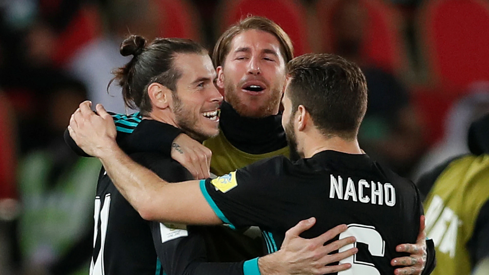 Bale se abraza a Ramos y Nacho tras su gol ante Al Jazeera