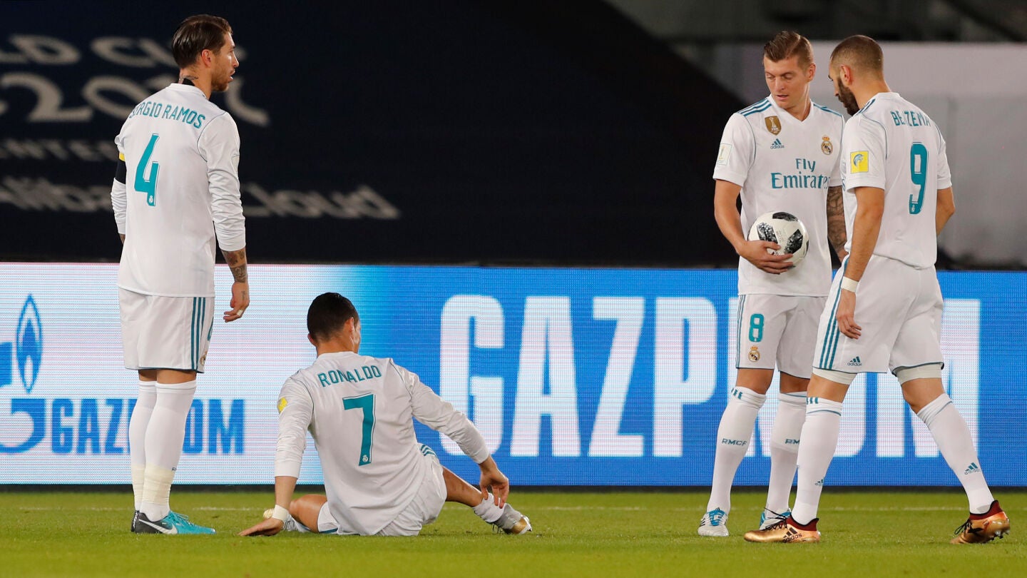 Cristiano Ronaldo se duele de una entrada en la final del Mundial de Clubes