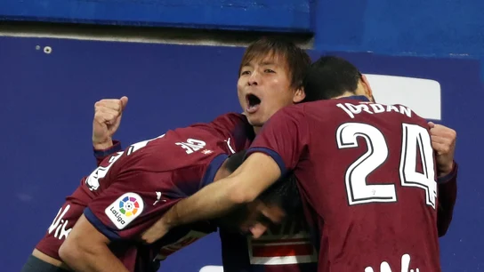 Los jugadores del Eibar celebran uno de los goles frente al Valencia Los jugadores del Eibar celebran uno de los goles frente al Valencia