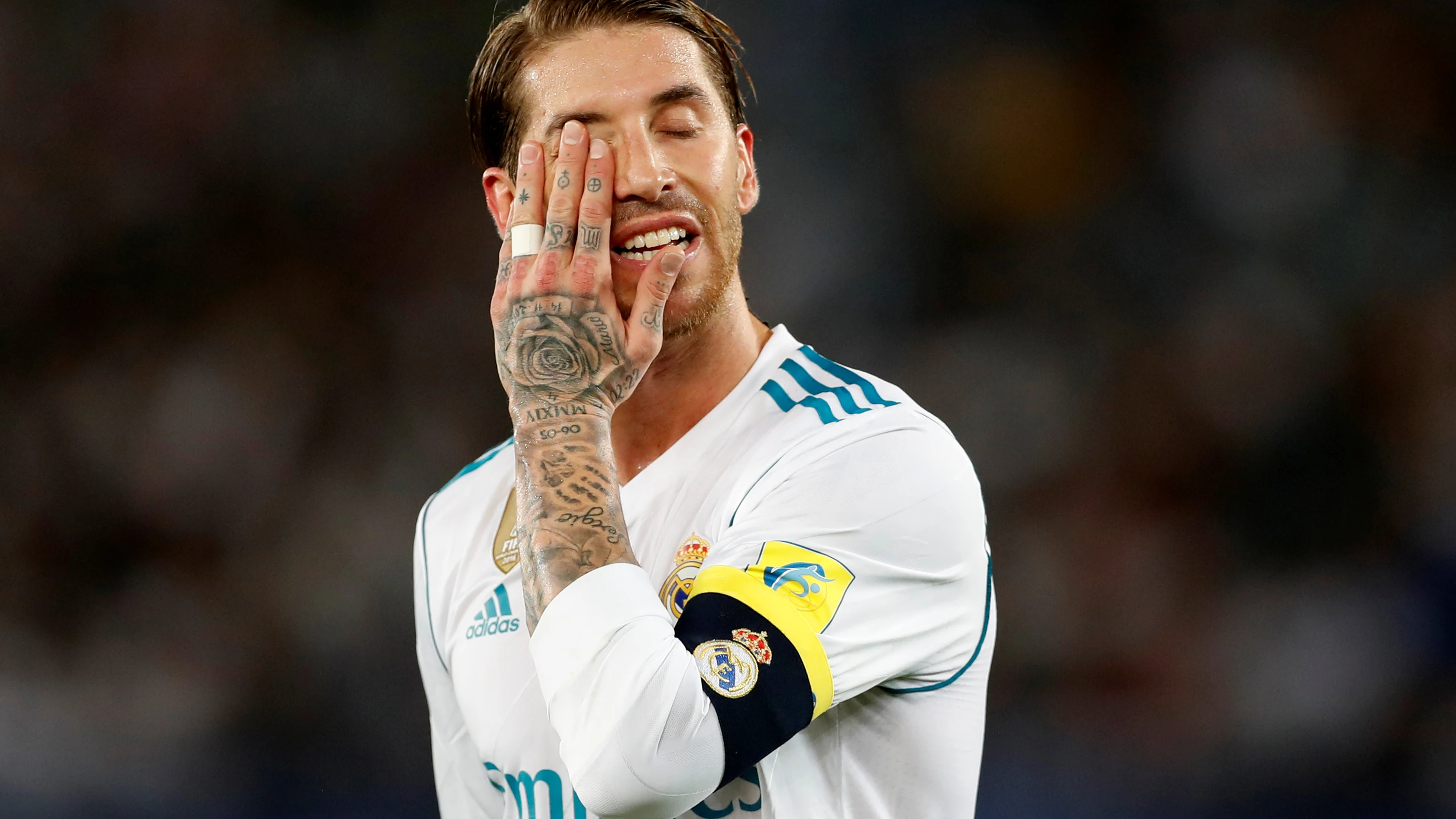 Sergio Ramos se lleva la mano a la cara durante la final del Mundial de Clubes