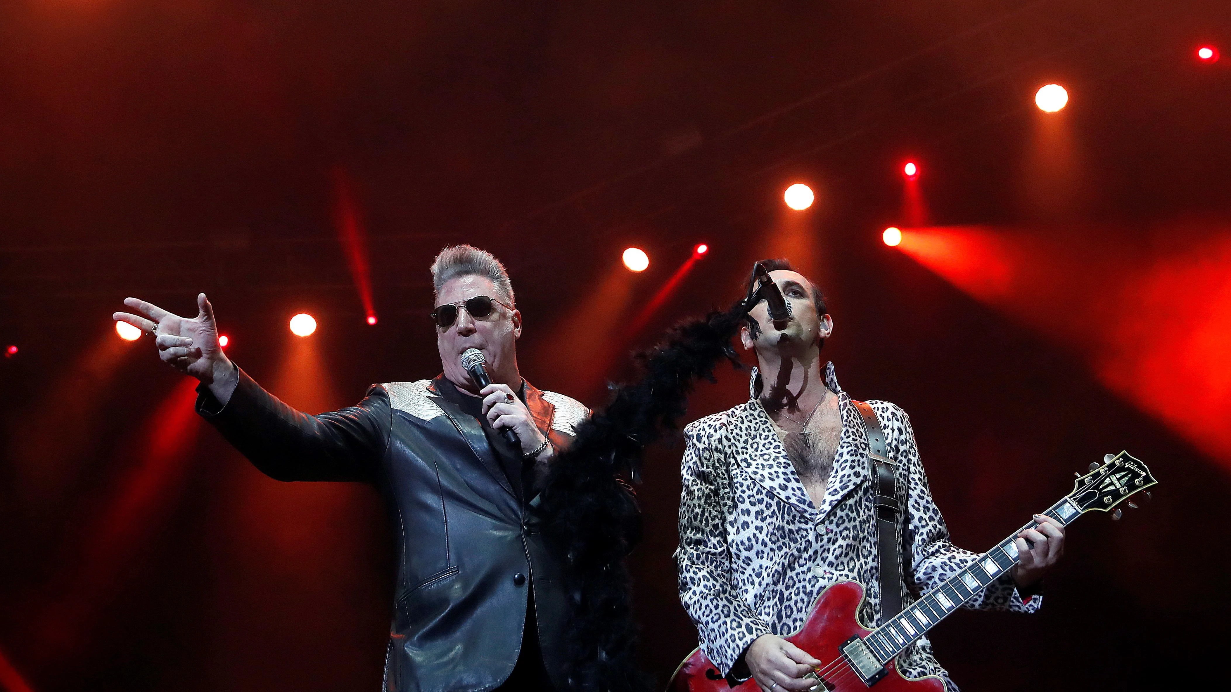 El cantante José María Sanz Beltrán 'Loquillo' durante el concierto que ofrece en el Palacio de los Deportes de Madrid 