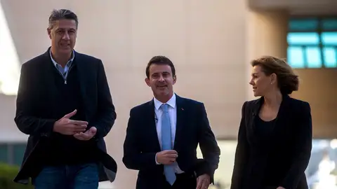 Xavier García Albiol y María Dolores de Cospedal, se dirigen a intervenir en un desayuno-coloquio junto a Manuel Valls Xavier García Albiol y María Dolores de Cospedal, se dirigen a intervenir en un desayuno-coloquio junto a Manuel Valls