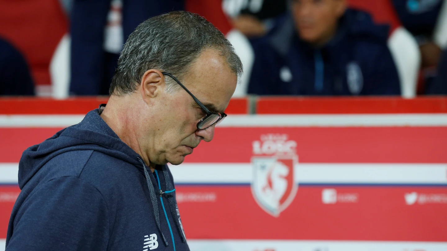 Bielsa, durante un partido con el Lille Bielsa, durante un partido con el Lille