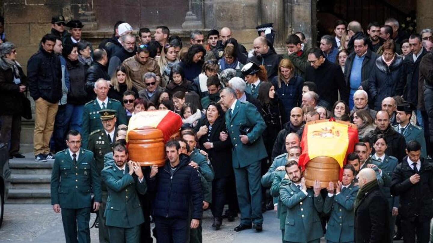 Un momento del funeral que se ha celebrado en la iglesia de Santa Mar&iacute;a de Alca&ntilde;iz 