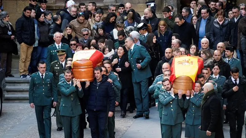 Un momento del funeral que se ha celebrado en la iglesia de Santa María de Alcañiz 