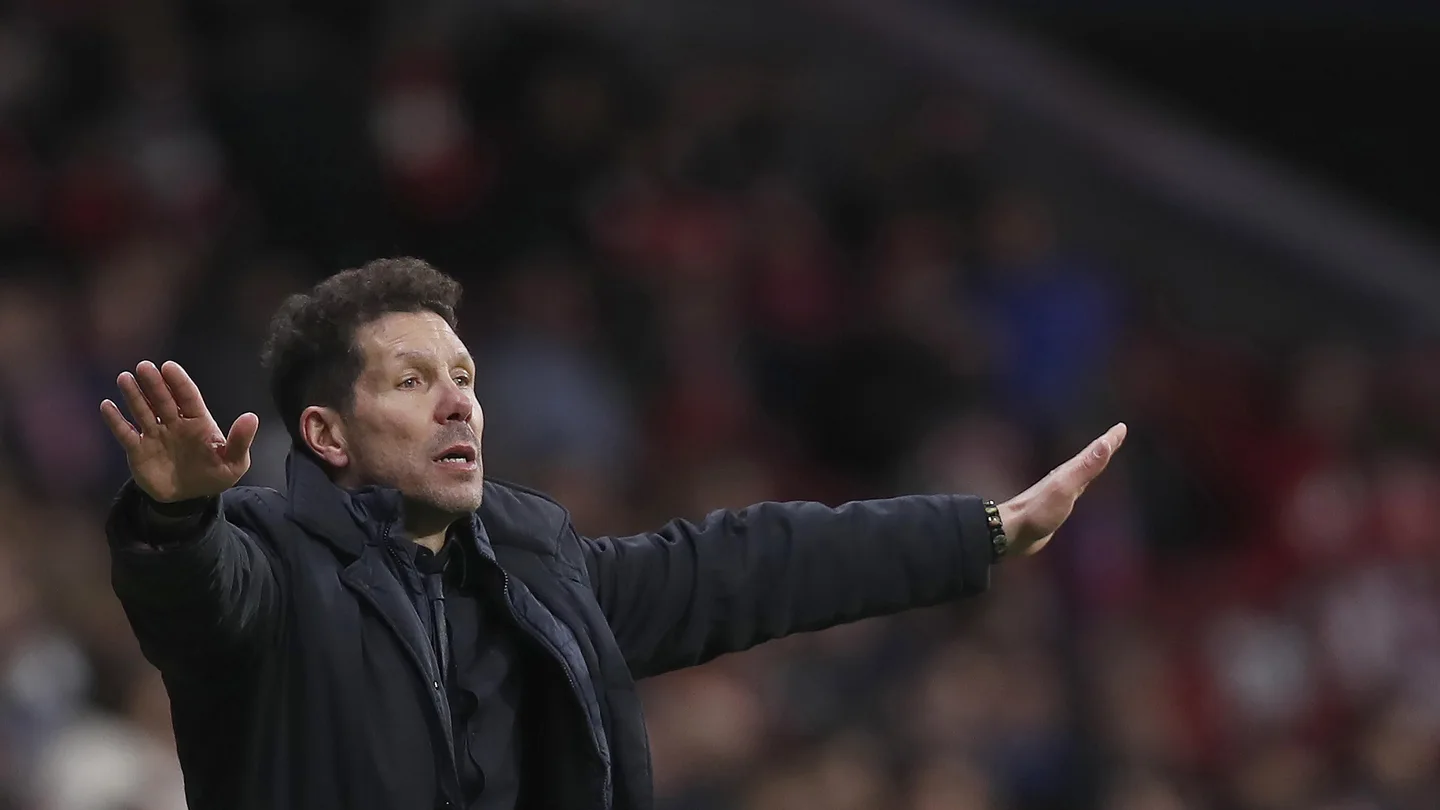 Simeone gesticula durante el partido contra el Alavés Simeone gesticula durante el partido contra el Alavés