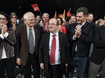 El candidato del PSC a la presidencia de la Generalitat, Miquel Iceta (c), acompañado del secretario general del PSOE, Pedro Sánchez (2d), el expresidente del Gobierno José Luis Rodríguez Zapatero (d), el expresidente del Parlamento Europeo Josep Borrell (2i) y la diputada socialista y número dos por Barcelona Eva Granados El candidato del PSC a la presidencia de la Generalitat, Miquel Iceta (c), acompañado del secretario general del PSOE, Pedro Sánchez (2d), el expresidente del Gobierno José Luis Rodríguez Zapatero (d), el expresidente del Parlamento Europeo Josep Borrell (2i) y la diputada socialista y número dos por Barcelona Eva Granados