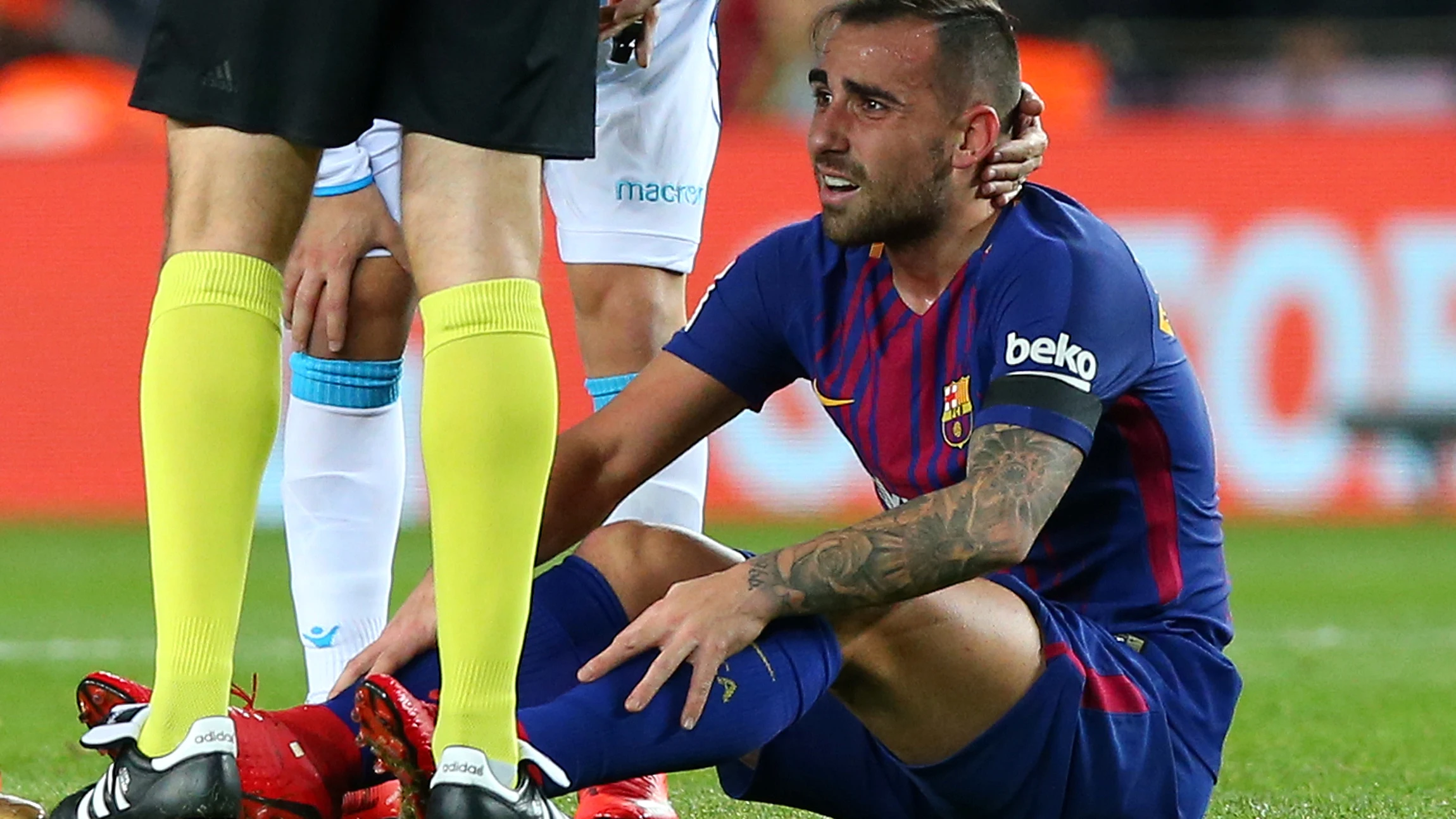 Alcácer se duele en el suelo