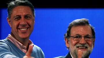 Mariano Rajoy durante el acto de campaña con motivo del 21D, junto al Xavier García Albiol 