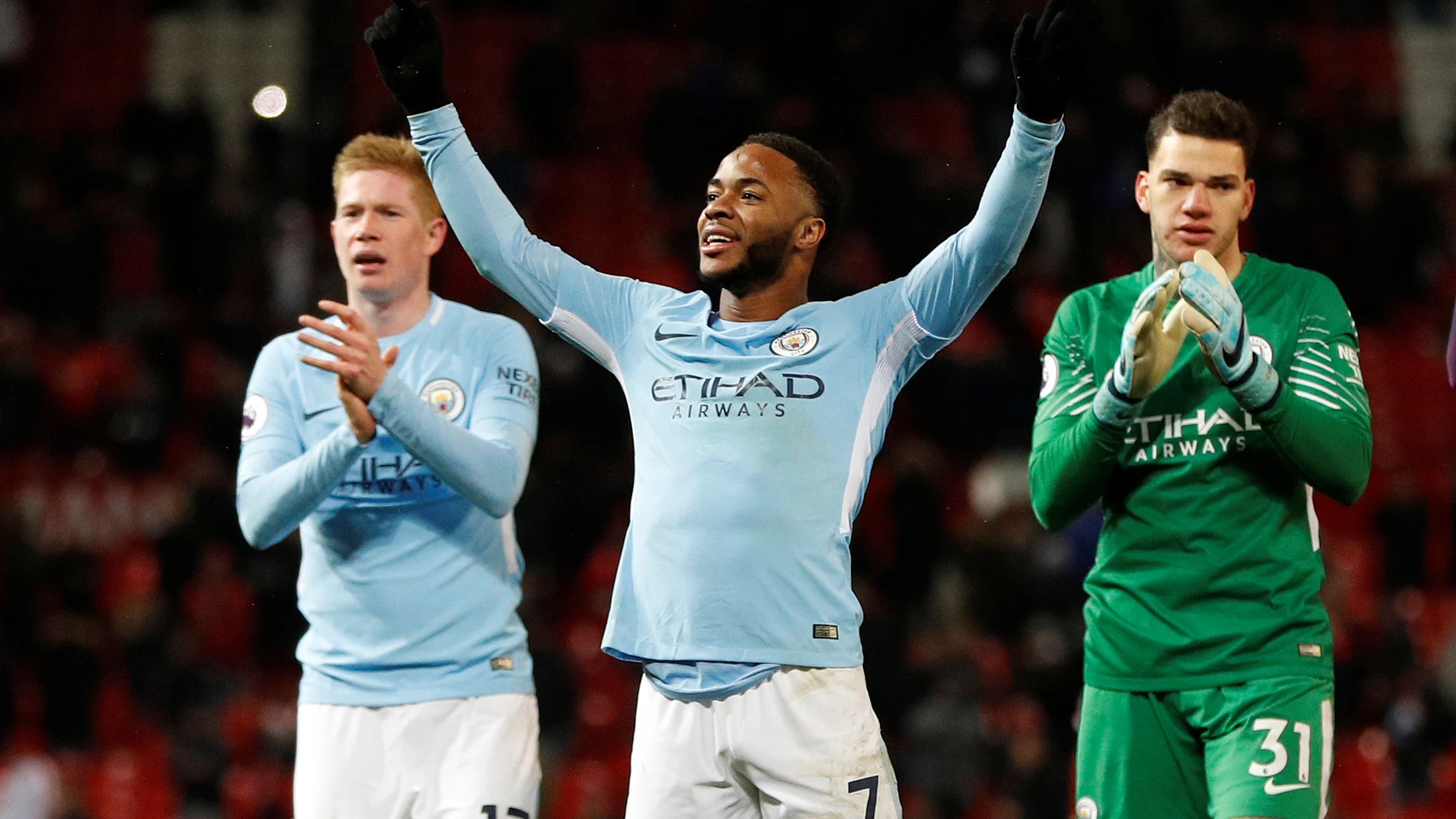 Sterling celebra una victoria del Manchester City