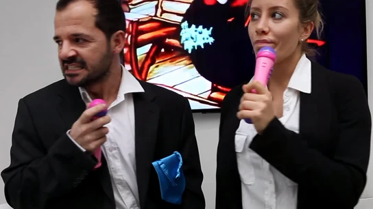Ángel Martín y Eva Fernández en su parodia del vídeo viral de las hipotecas Ángel Martín y Eva Fernández en su parodia del vídeo viral de las hipotecas