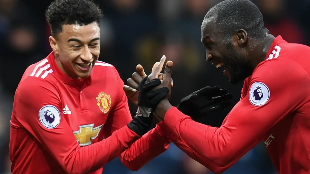 Lingard celebra un gol con Lukaku