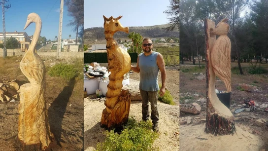 Miguel Ángel con sus esculturas talladas en árboles quemados Miguel Ángel con sus esculturas talladas en árboles quemados