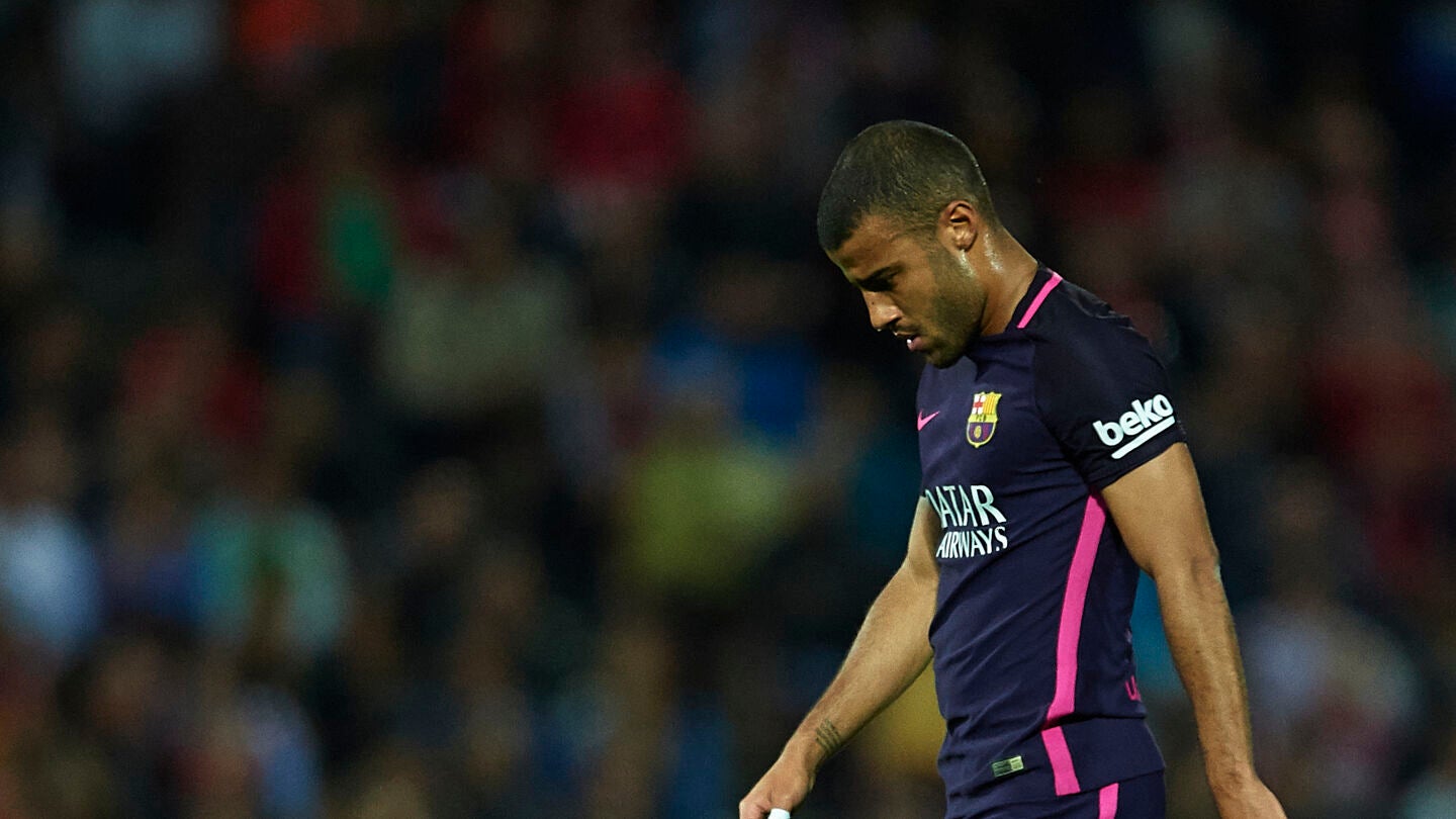 Rafinha, cabizbajo en un partido con el Barcelona