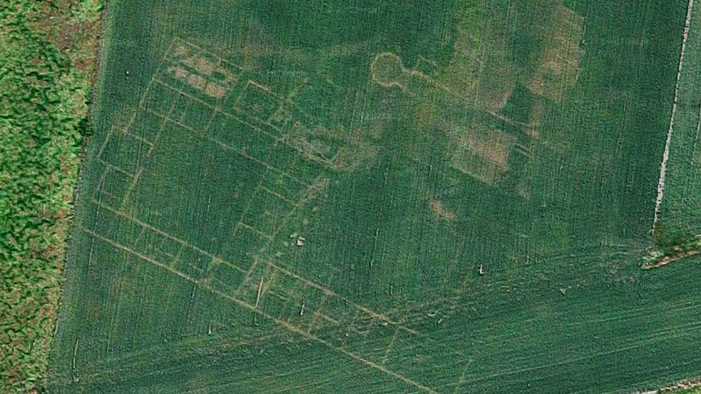 Las l&iacute;neas que delimitan una antigua villa romana en Google Maps.