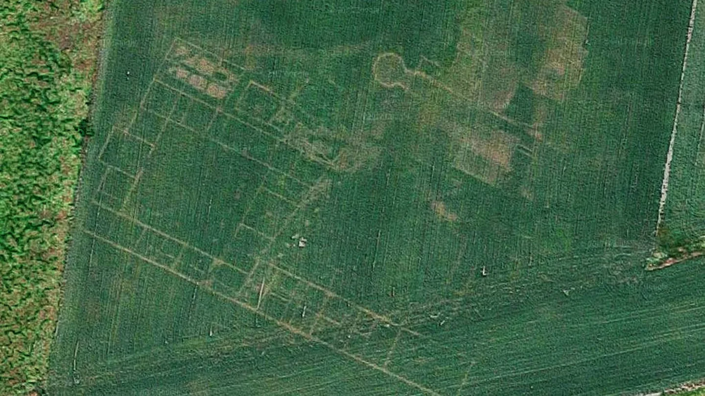 Las líneas que delimitan una antigua villa romana en Google Maps. Las líneas que delimitan una antigua villa romana en Google Maps.
