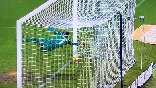 El 'no gol' de Joaqu&iacute;n que s&iacute; entr&oacute; a la porter&iacute;a