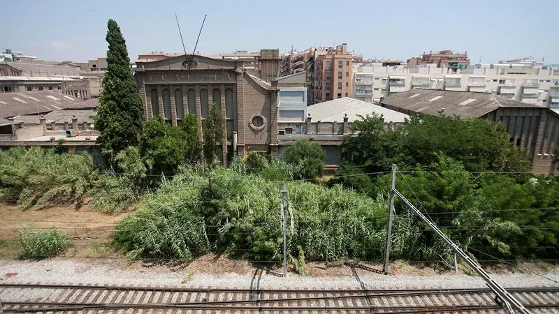 Imagen de la fábrica que Uralita tenía entre las localidades de Cerdanyola y Ripollet (Barcelona)