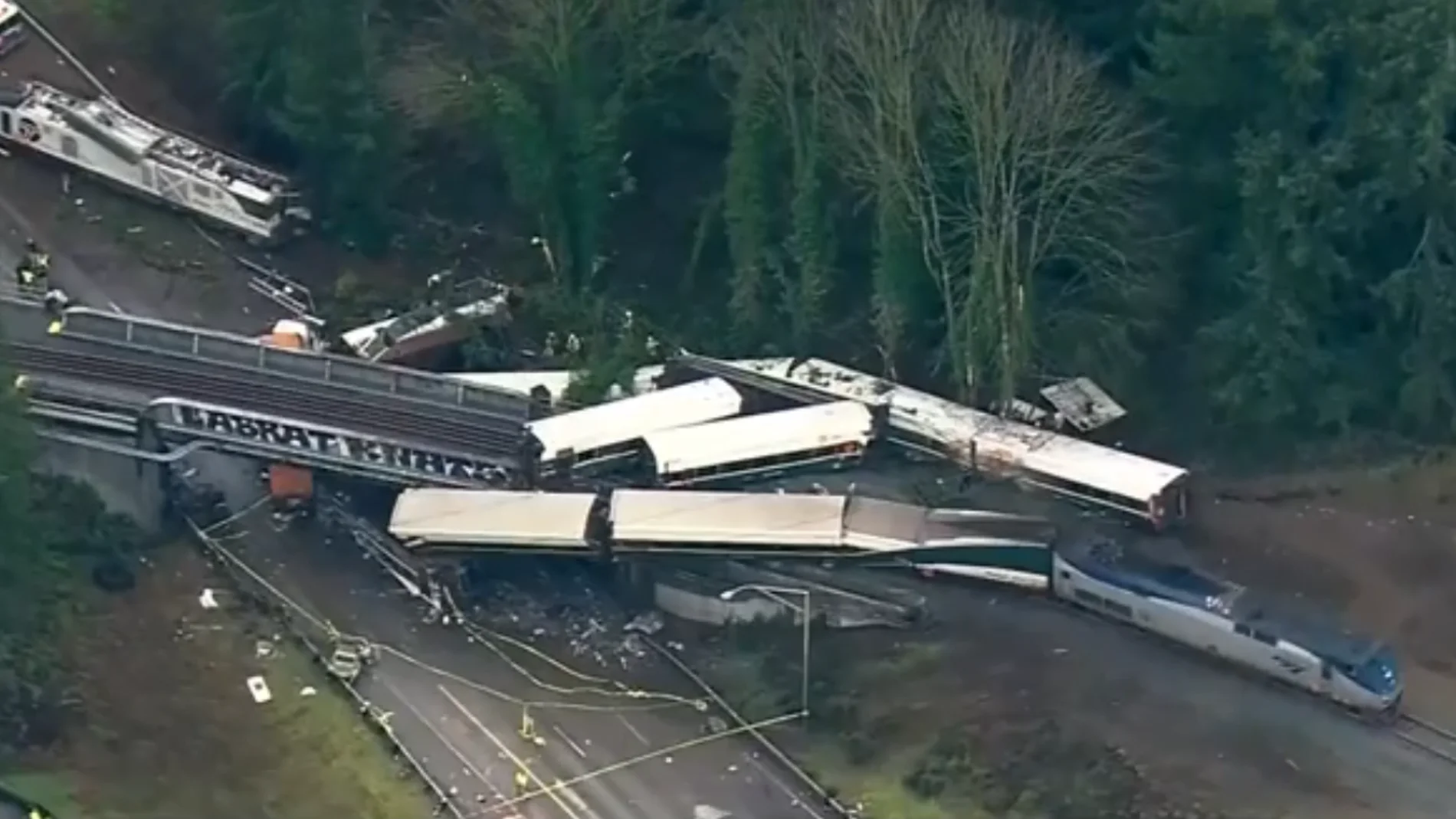 El tren descarrilado en Seattle, Estados Unidos. 