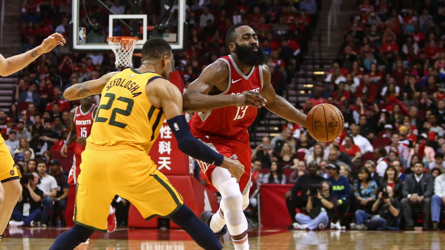 James Harden, en acci&oacute;n ante Utah Jazz