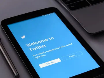 Twitter Twitter