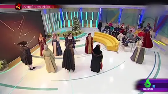 El caótico baile renacentista sin música del grupo Andanzas Medievales de Aragón El caótico baile renacentista sin música del grupo Andanzas Medievales de Aragón