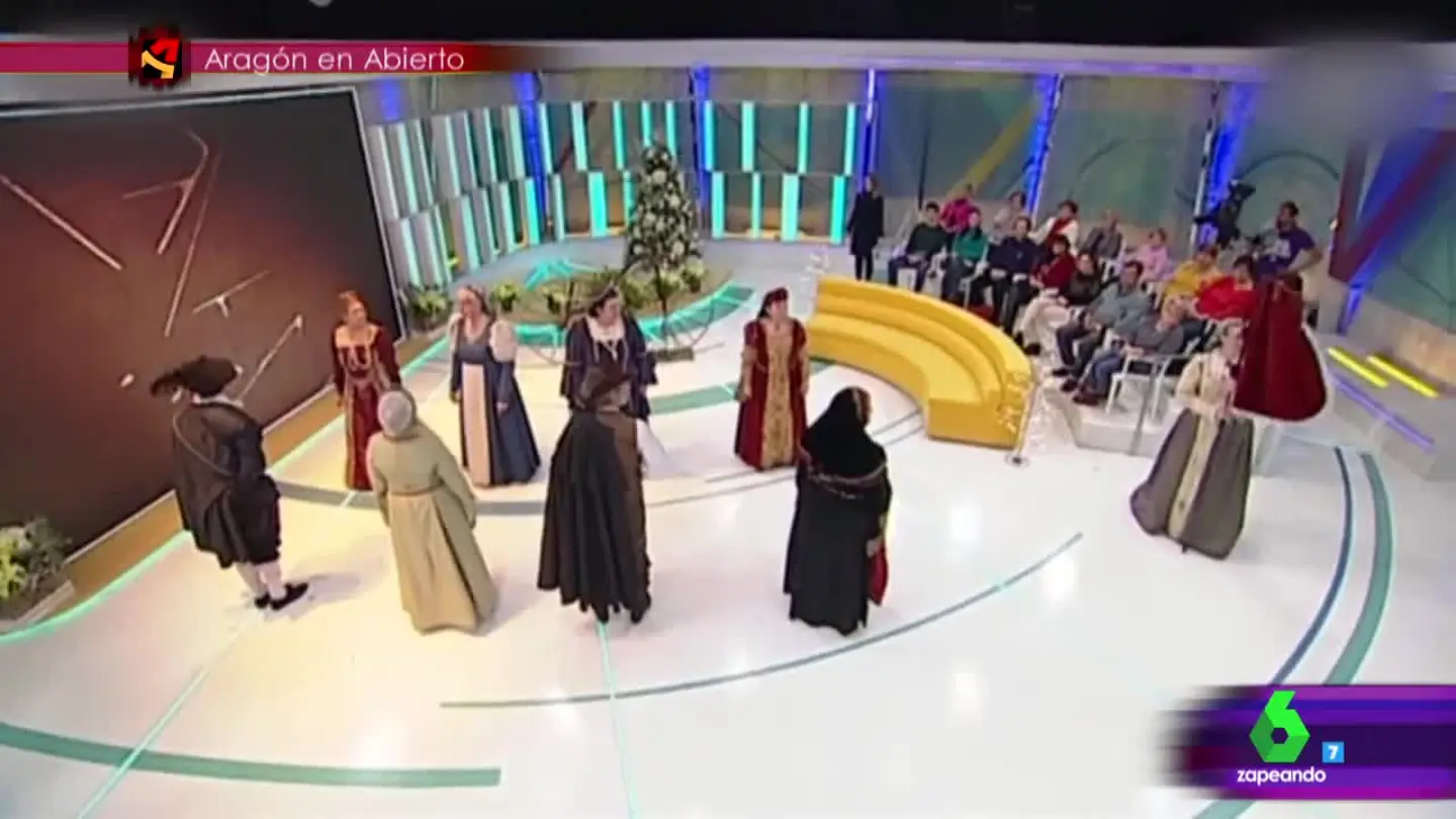 El caótico baile renacentista sin música del grupo Andanzas Medievales de Aragón El caótico baile renacentista sin música del grupo Andanzas Medievales de Aragón