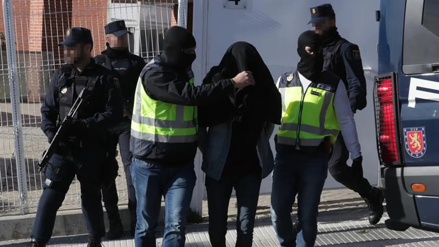 Imagen de archivo de la detención de una persona acusada de yihadismo Imagen de archivo de la detención de una persona acusada de yihadismo