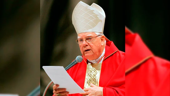 El cardenal Bernard Law El cardenal Bernard Law