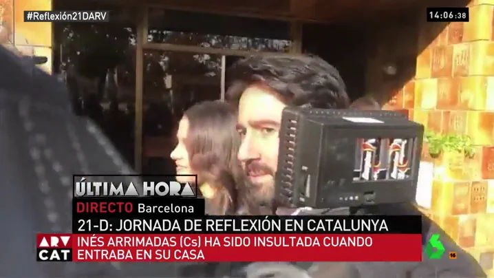 Inés Arrimadas antes de entrar en su domicilio