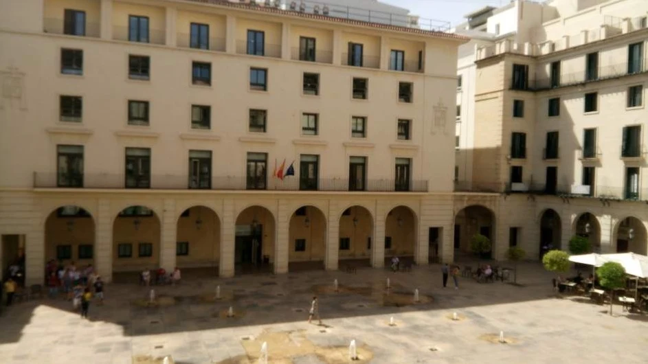 Fachada de la Audiencia de Alicante