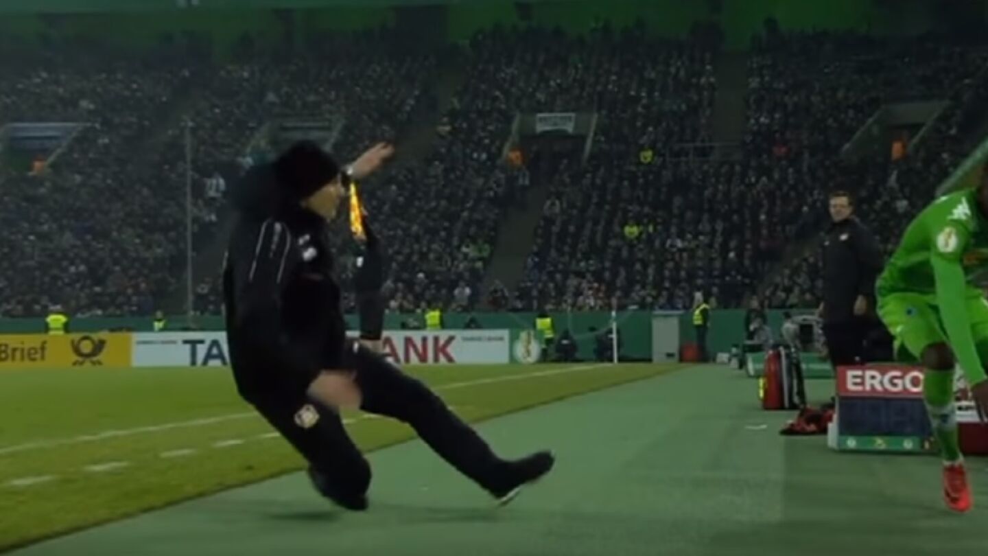 Piscinazo de Heiko Herrlich, entrenador del Bayer Leverkusen