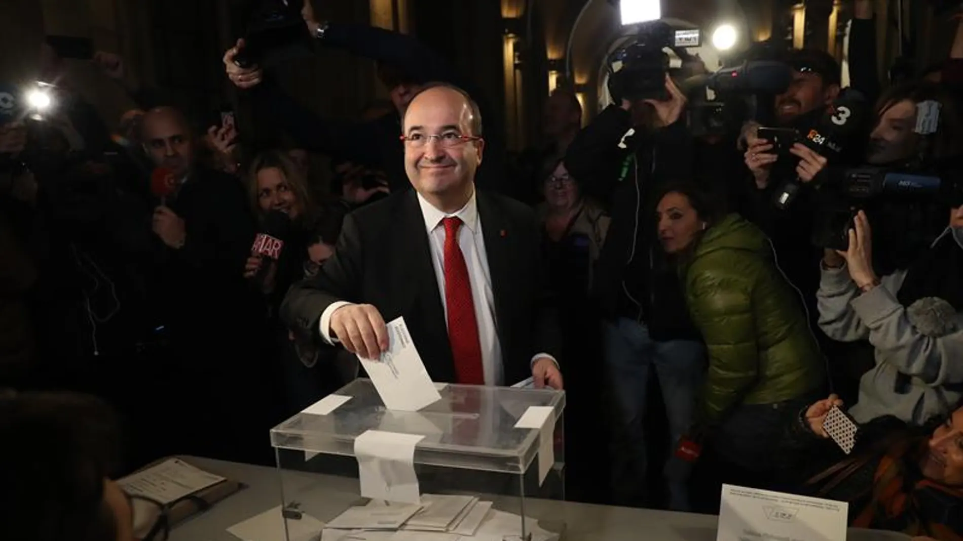 Miquel Iceta vota en las elecciones del 21D