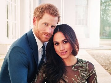 Fotografía oficial del compromiso del príncipe Enrique de Inglaterra y de la actriz estadounidense Meghan Markle Fotografía oficial del compromiso del príncipe Enrique de Inglaterra y de la actriz estadounidense Meghan Markle
